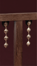 Load image into Gallery viewer, Mini Sadu dangling earring
