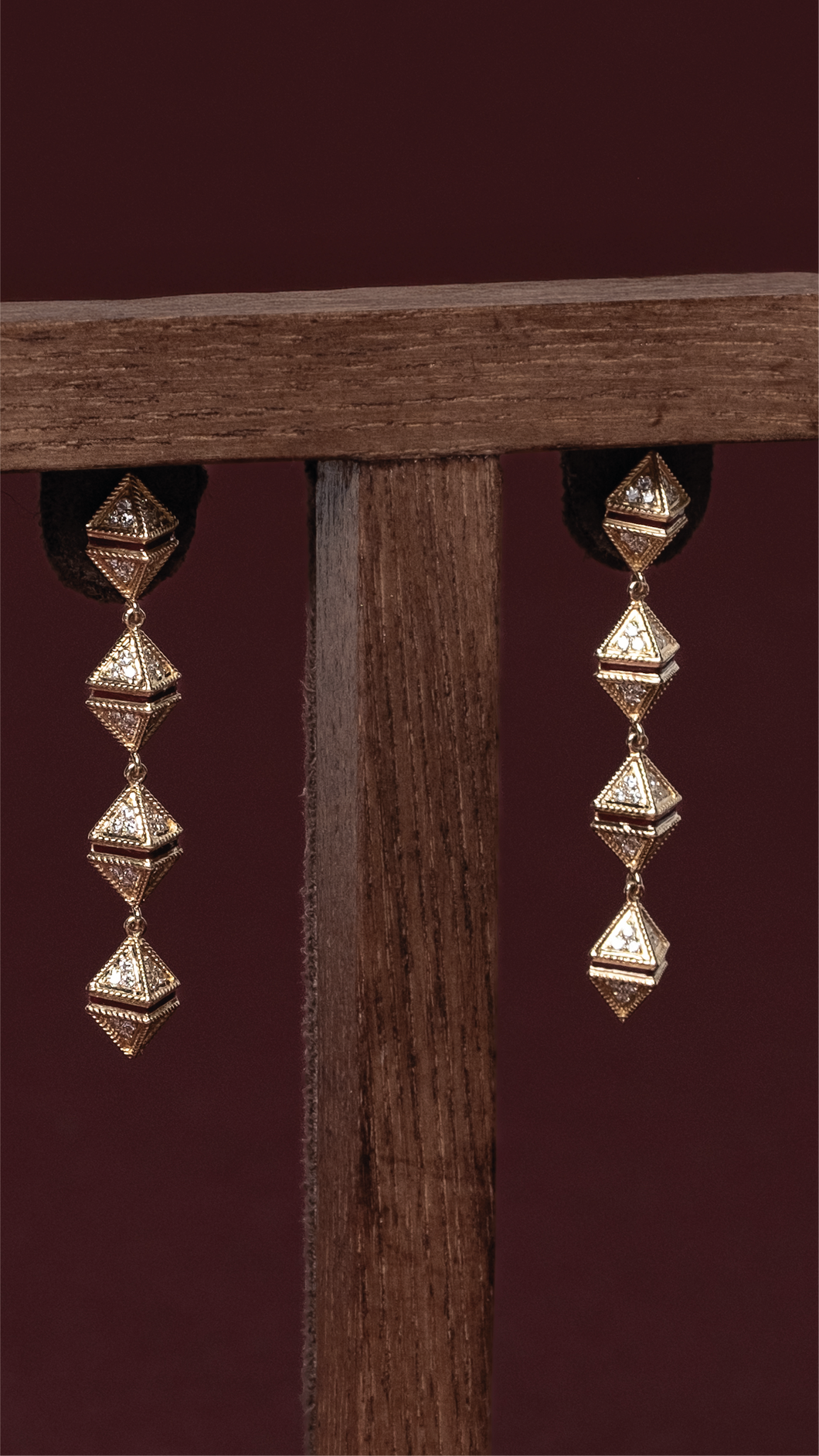 Mini Sadu dangling earring